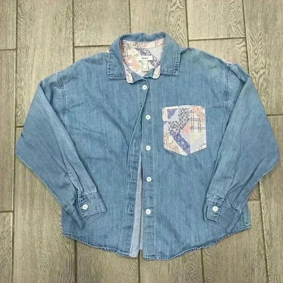 Forever 21 Tops - Forever 21 Women’s Oversized Buttoned Down size Medium